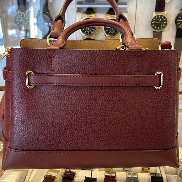 Michael Kors Reed Small Satchel Crossbody Center Zip Bag
Color: OXBLOOD 
NWT - Picture 8 of 16